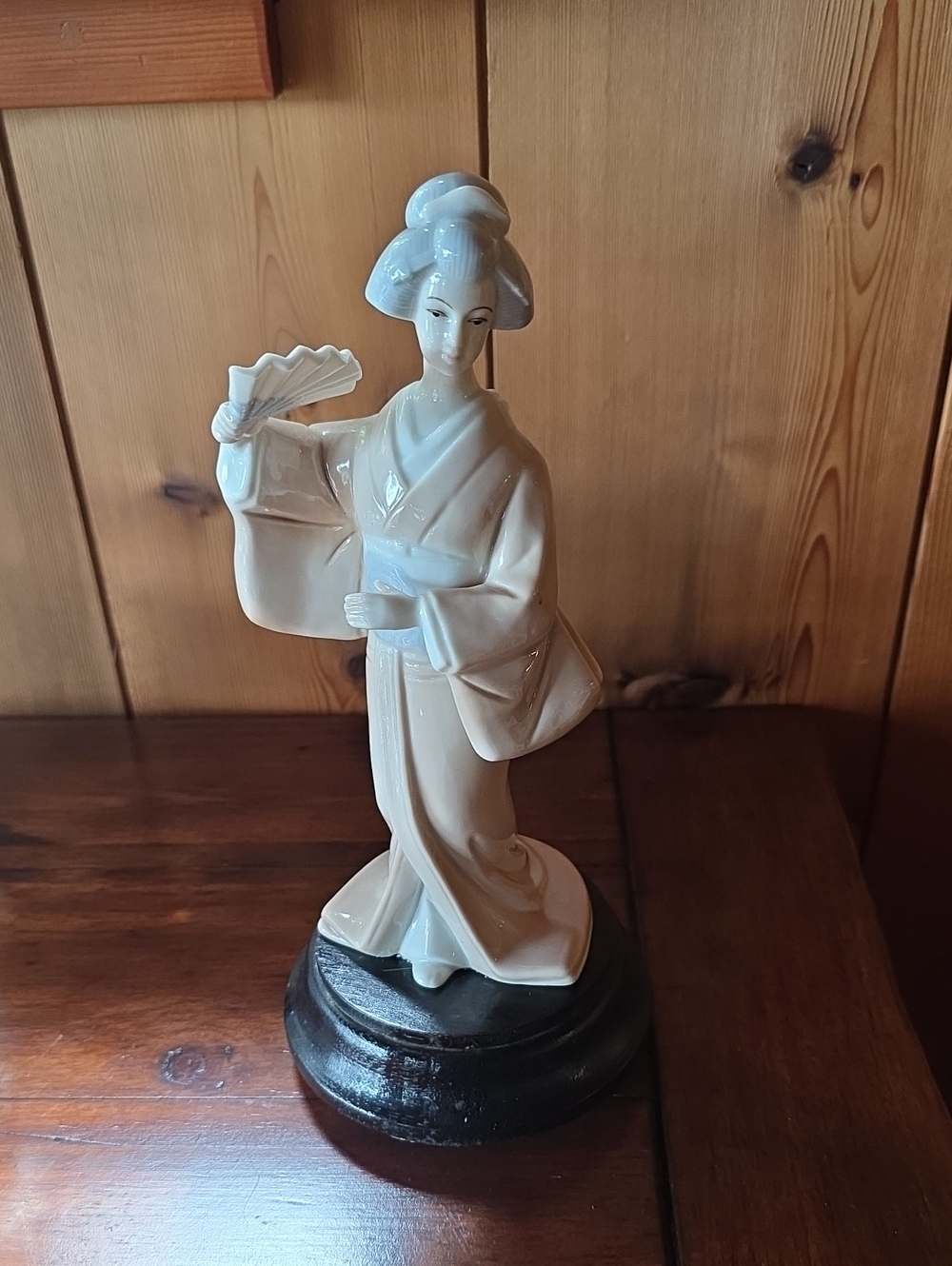 White Porcelain Geisha Figurine with Fan - Decorative Home Art -musical
